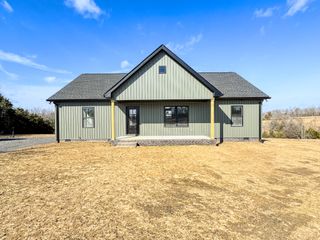 517 Pleasant Hill Rd, Lafayette, TN 37083