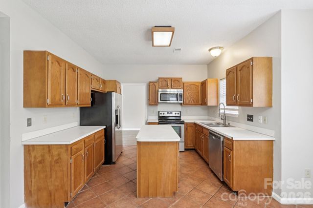 7334 Reynard Lane, Charlotte, NC 28215