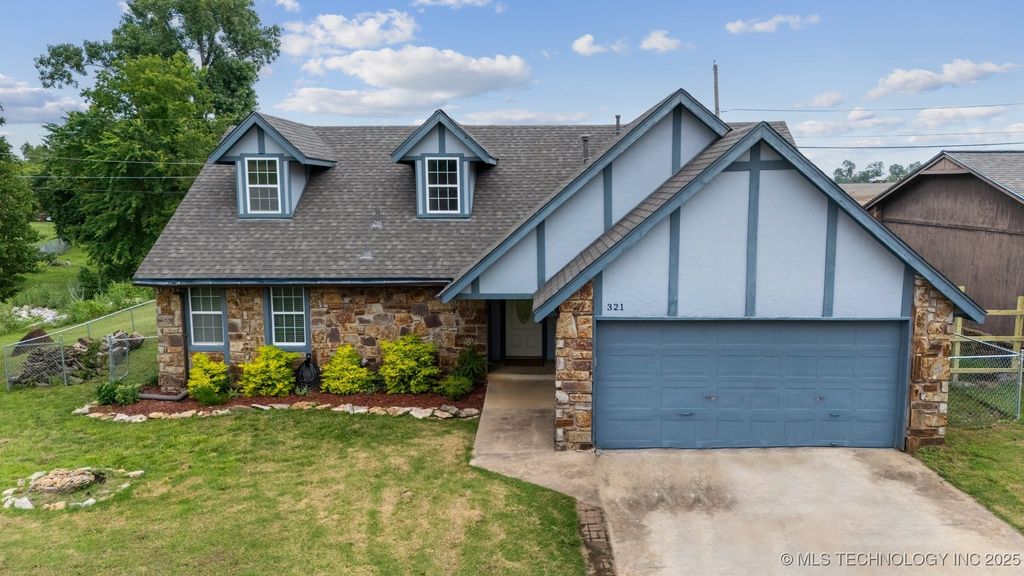 321 W 50th Place, Sand Springs, OK 74063