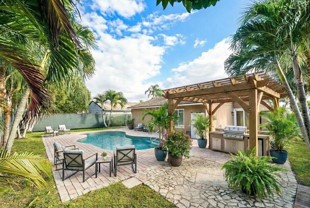 8411 Garden Gate Place, Boca Raton, FL 33433