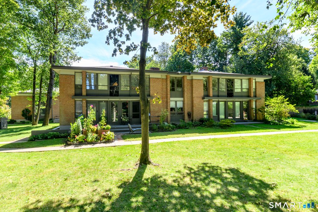 160 Fairfield Woods Road 66, Fairfield, CT 06825