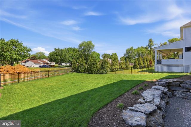 5848 WILD LILAC DR, East Petersburg, PA 17520