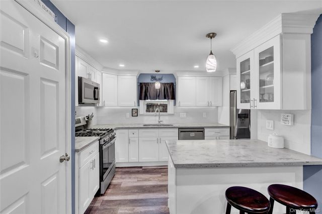 27 Kirby Lane, Ronkonkoma, NY 11779