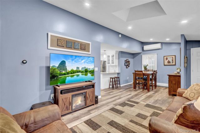 27 Kirby Lane, Ronkonkoma, NY 11779