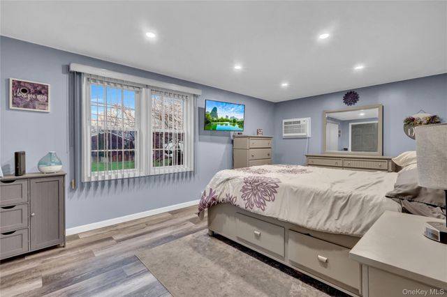 27 Kirby Lane, Ronkonkoma, NY 11779