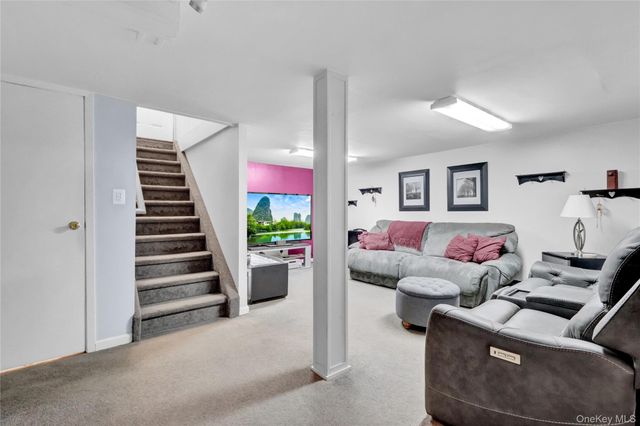 27 Kirby Lane, Ronkonkoma, NY 11779