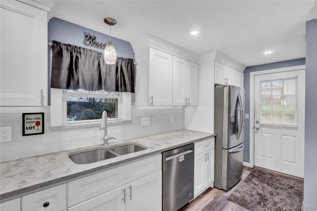 27 Kirby Lane, Ronkonkoma, NY 11779