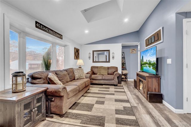 27 Kirby Lane, Ronkonkoma, NY 11779