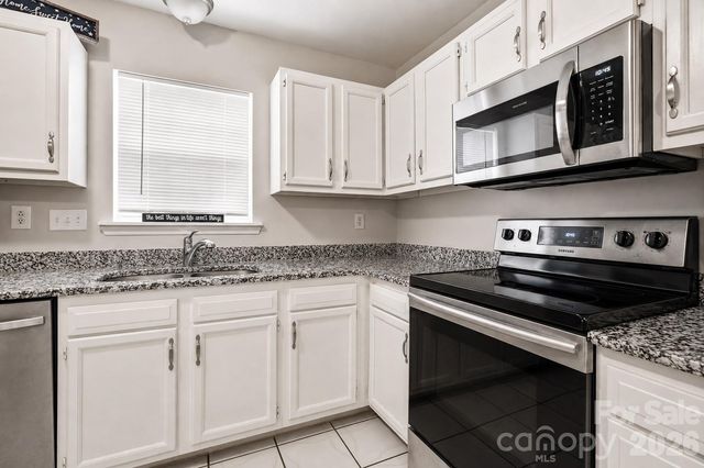 6355 Windsor Gate Lane, Charlotte, NC 28215