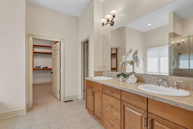 2014 N Paddock Green Ct, Wichita, KS 67206