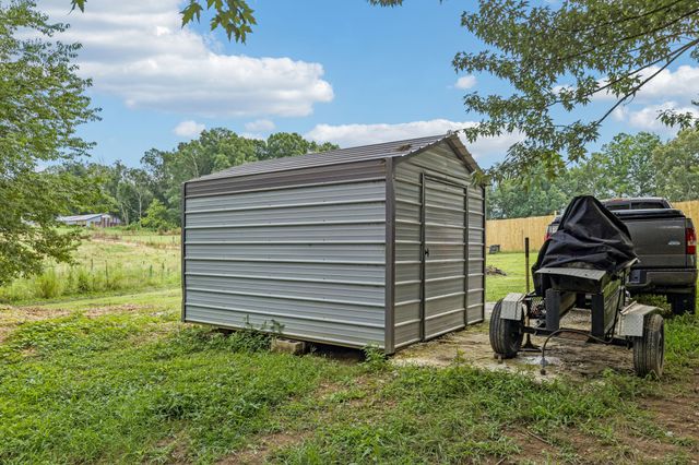 38 N Old Military Rd, Summertown, TN 38483