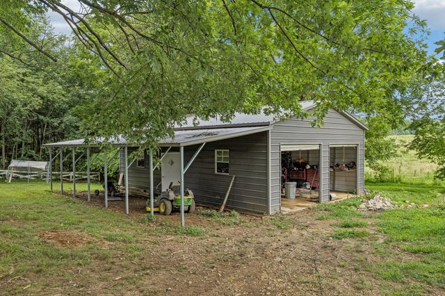 38 N Old Military Rd, Summertown, TN 38483