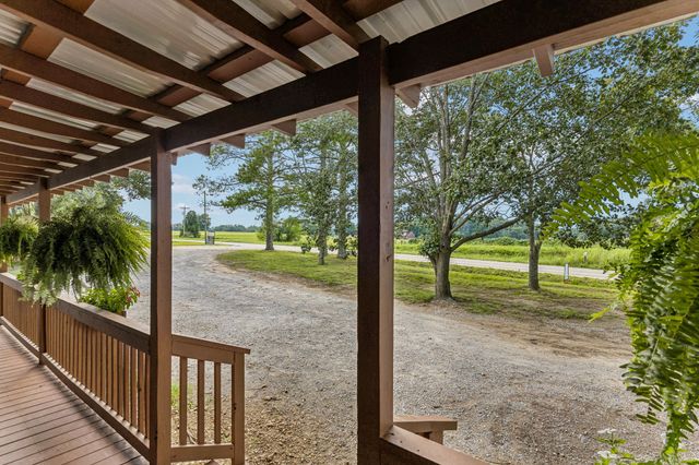 38 N Old Military Rd, Summertown, TN 38483