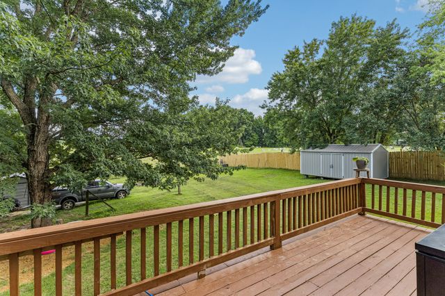 38 N Old Military Rd, Summertown, TN 38483