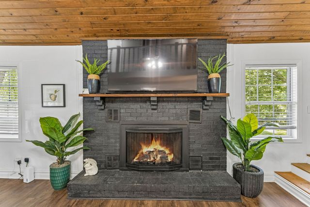 38 N Old Military Rd, Summertown, TN 38483