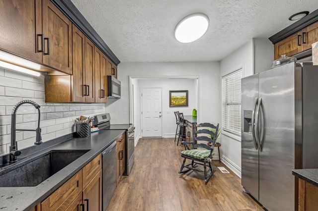 38 N Old Military Rd, Summertown, TN 38483