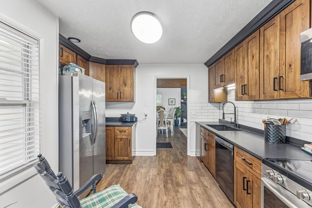 38 N Old Military Rd, Summertown, TN 38483