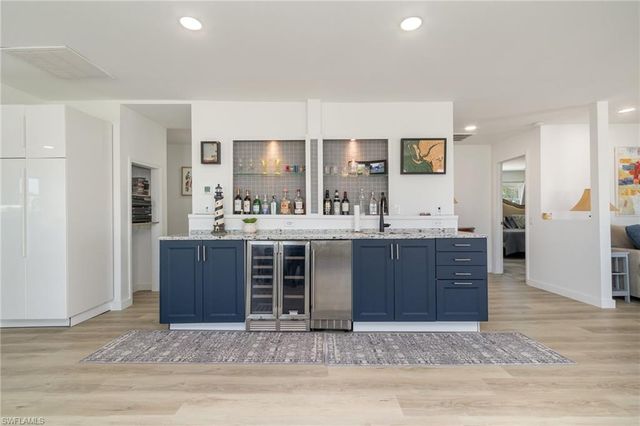 240 Driftwood LN, Fort Myers Beach, FL 33931