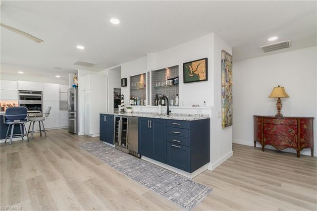 240 Driftwood LN, Fort Myers Beach, FL 33931