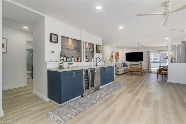 240 Driftwood LN, Fort Myers Beach, FL 33931