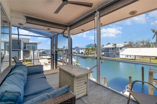 240 Driftwood LN, Fort Myers Beach, FL 33931