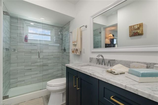 240 Driftwood LN, Fort Myers Beach, FL 33931