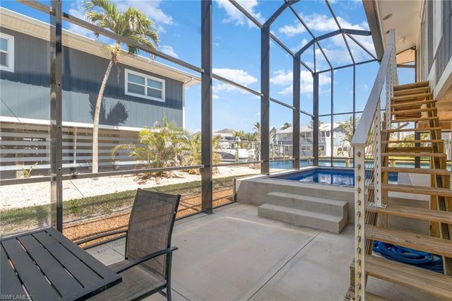 240 Driftwood LN, Fort Myers Beach, FL 33931