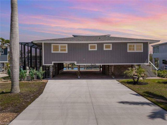 240 Driftwood LN, Fort Myers Beach, FL 33931