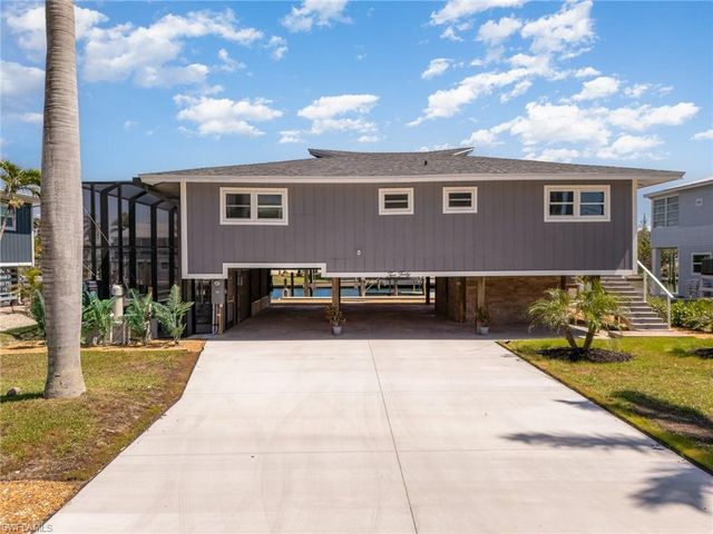 240 Driftwood LN, Fort Myers Beach, FL 33931