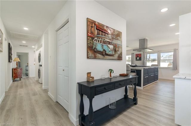 240 Driftwood LN, Fort Myers Beach, FL 33931