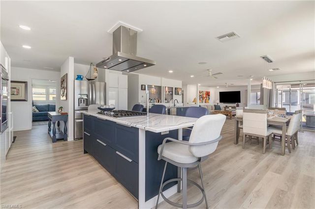 240 Driftwood LN, Fort Myers Beach, FL 33931