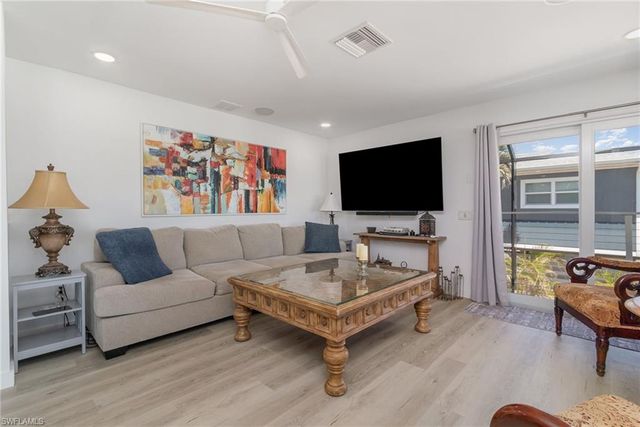 240 Driftwood LN, Fort Myers Beach, FL 33931