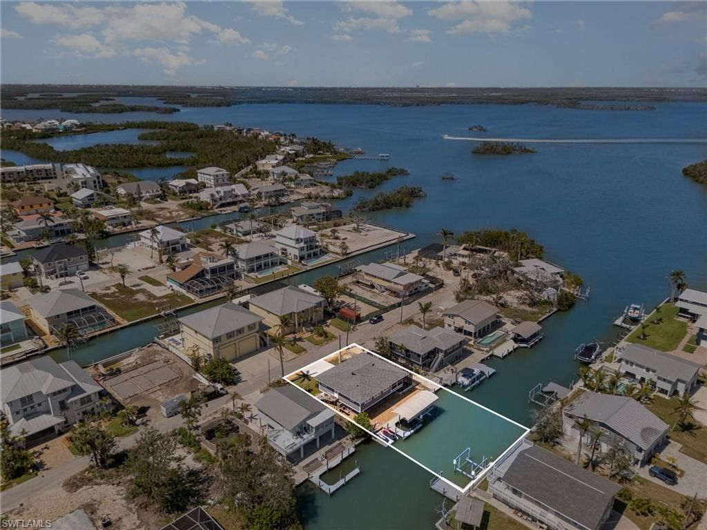 240 Driftwood LN, FORT MYERS BEACH, FL 33931 — photo 2