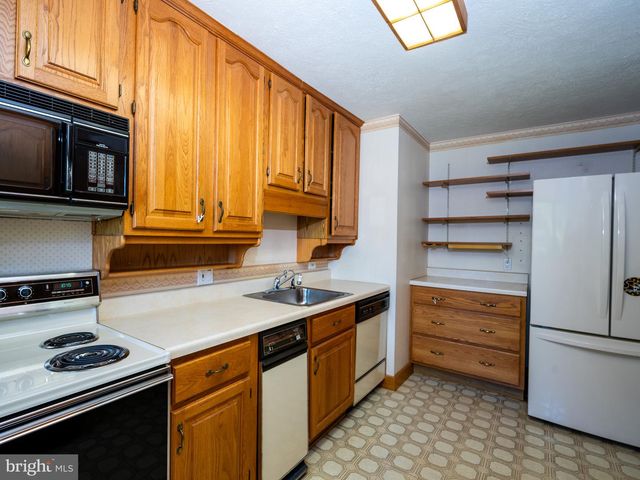 6108 EVERGLADES DR, Alexandria, VA 22312