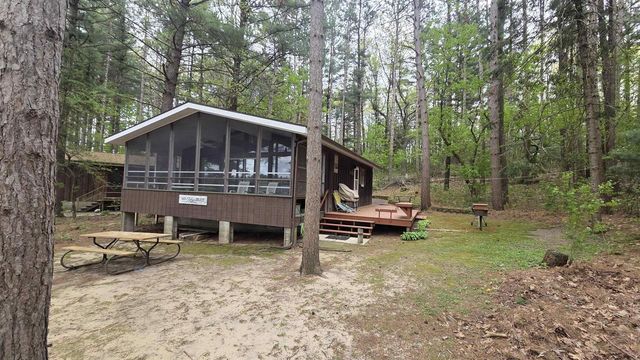 284 S Parker Lake Road, Oxford, WI 53952