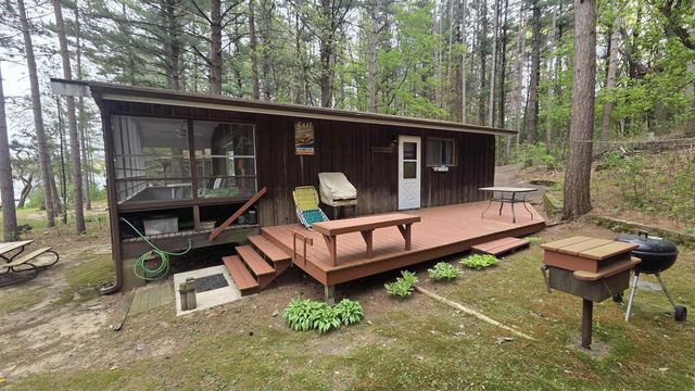 284 S Parker Lake Road, Oxford, WI 53952