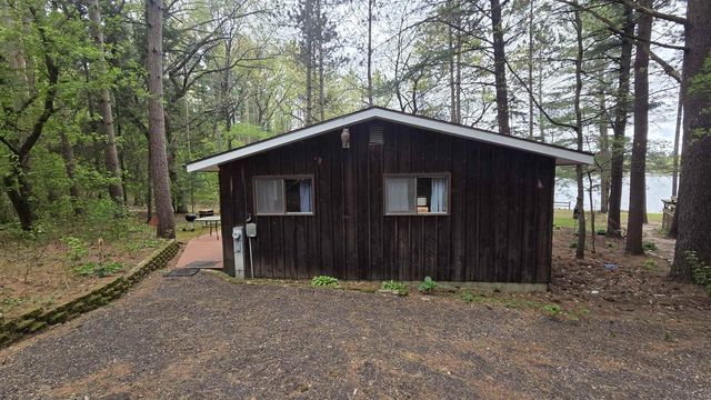 284 S Parker Lake Road, Oxford, WI 53952