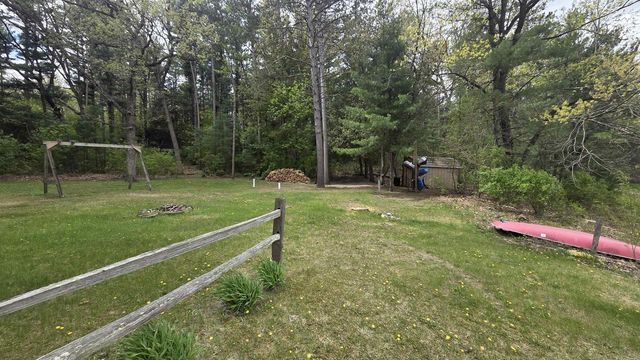 284 S Parker Lake Road, Oxford, WI 53952