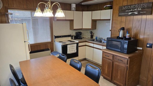 284 S Parker Lake Road, Oxford, WI 53952