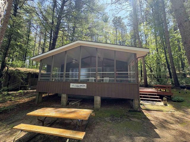 284 S Parker Lake Road, Oxford, WI 53952