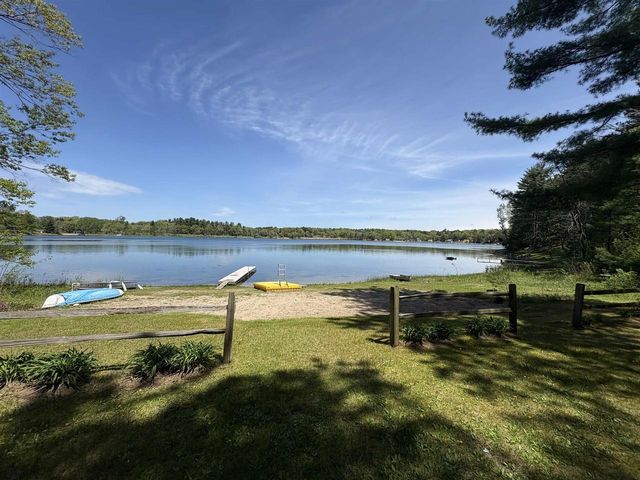 284 S Parker Lake Road, Oxford, WI 53952