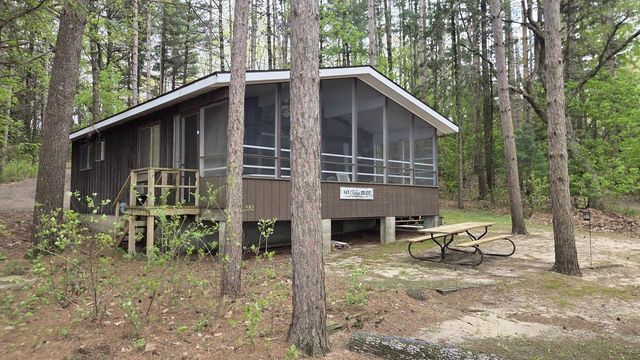 284 S Parker Lake Road, Oxford, WI 53952