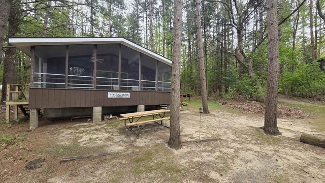 284 S Parker Lake Road, Oxford, WI 53952