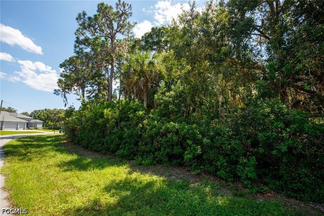 175 Sesame RD E, Rotonda West, FL 33947