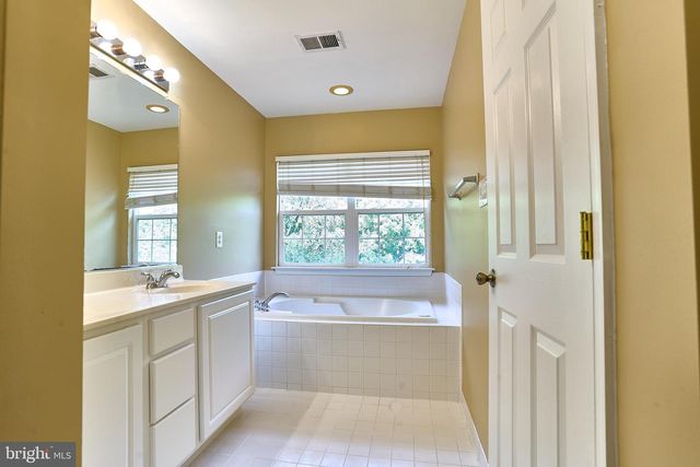21760 GOOSE CROSS TER, Ashburn, VA 20147