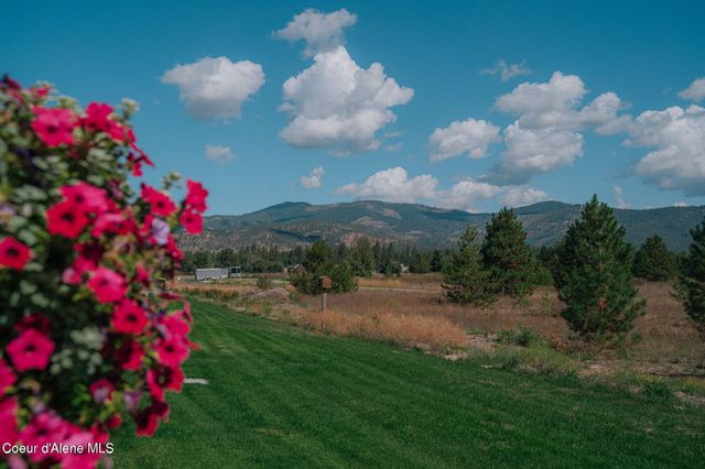 43 Sand Trap LN, Blanchard, ID 83804
