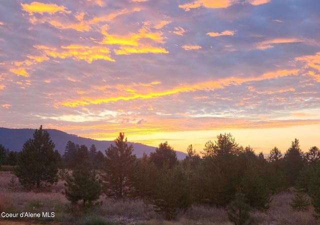 43 Sand Trap LN, Blanchard, ID 83804