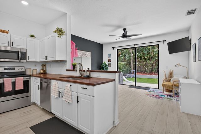 5809 Eagle Cay Lane, Coconut Creek, FL 33073