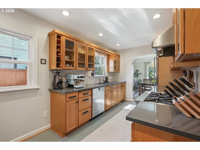 112 W 35TH St, Vancouver, WA 98660