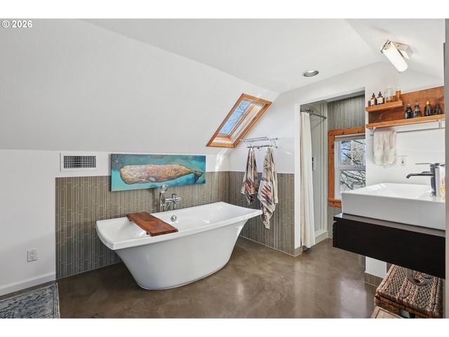 112 W 35TH St, Vancouver, WA 98660